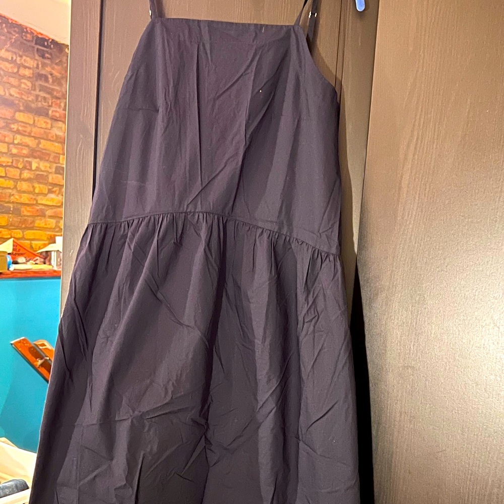 Loft. NWT. Navy midi-dress with adjustable straps. Medium petite